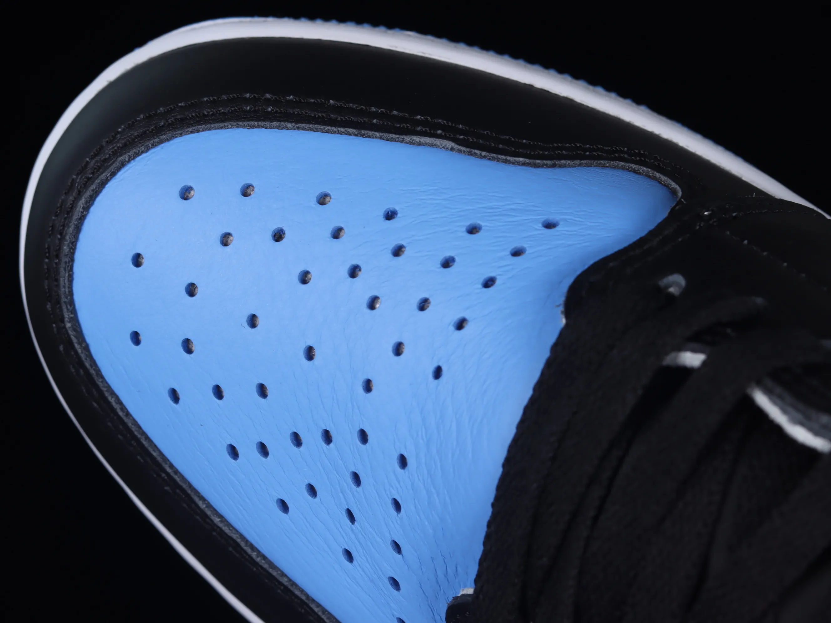 All categories Air Jordan Jordan series basketball shoes Air Jordan 1 High pure original version Air Jordan 1 High OG "UNC Toe" AJ1 Joe 1 black and blue toe DZ5485-400